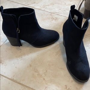 Old navy black booties